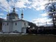 При потужній підтримці 
