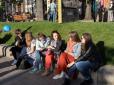 Низькі зарплати, пенсії та війна на Донбасі: Що найбільше турбувало українців у березні (опитування)